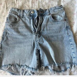 Denim shorts w/ frayed edge
